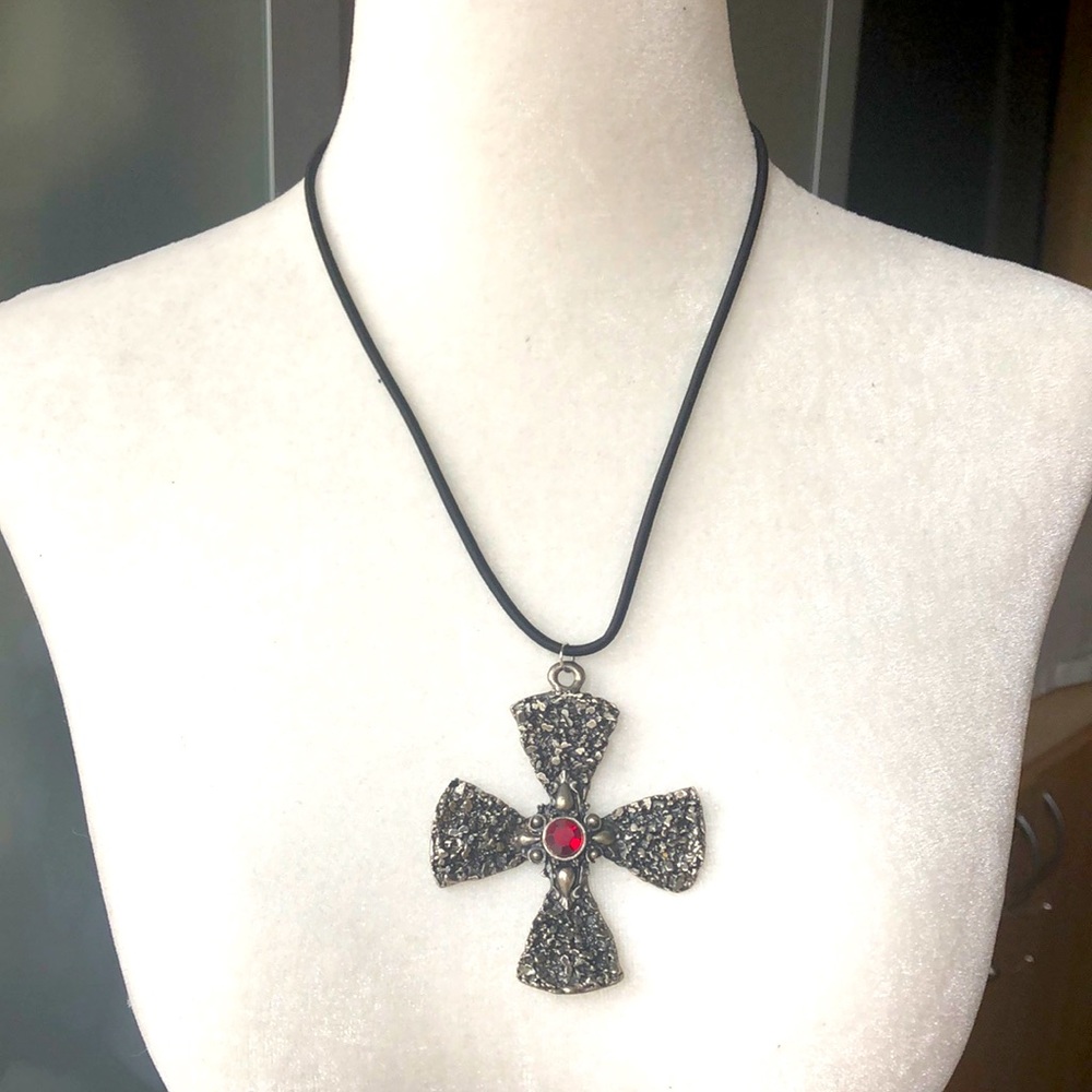 Metal Emlet silver cross with details $15
